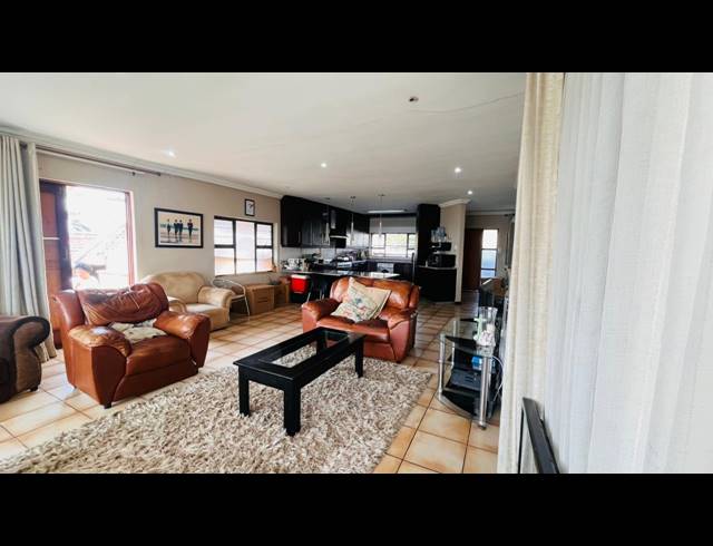 4 BEDROOM HOUSE TO LET IN BLUFF